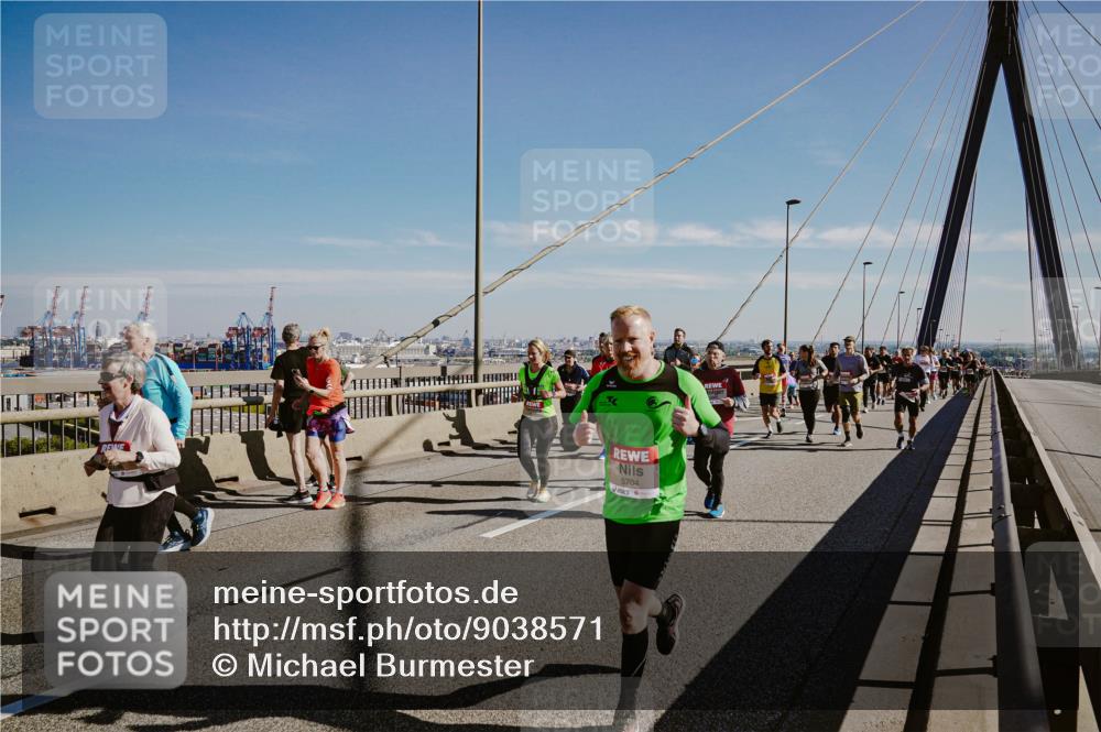 03.10.2025 - Köhlbrandbrückenlauf Michael Burmester http://msf.ph/oto/9038571 03.10.2025 12:31:18 Position 1 5704 meine-sportfotos.de