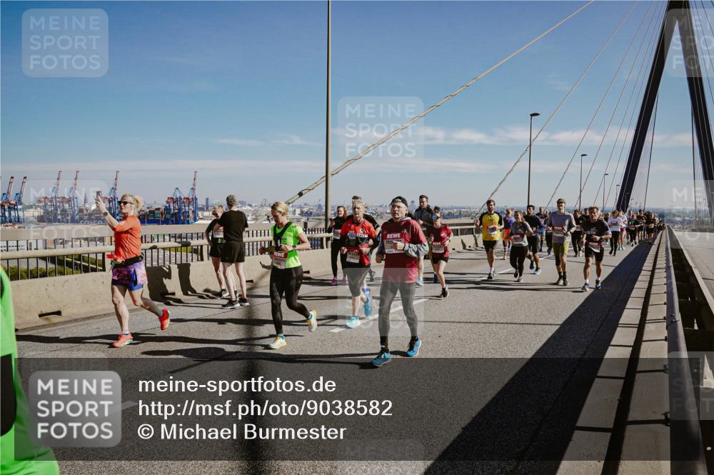 03.10.2025 - Köhlbrandbrückenlauf Michael Burmester http://msf.ph/oto/9038582 03.10.2025 12:31:19 Position 1  meine-sportfotos.de