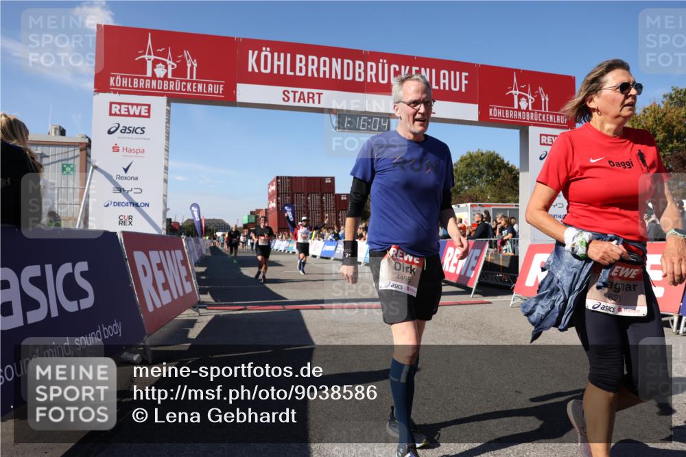 03.10.2025 - Köhlbrandbrückenlauf Lena Gebhardt http://msf.ph/oto/9038586 03.10.2025 13:16:04 Ziel 4311, 4374, 4423, 4495, 4548, 4644, 4677, 4805, 4833, 5022, 5023, 5217, 5336, 5867, 5868, 6270, 6271, 6507, 6712 meine-sportfotos.de