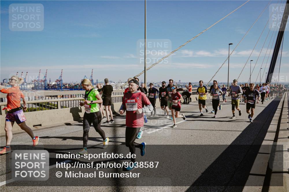 03.10.2025 - Köhlbrandbrückenlauf Michael Burmester http://msf.ph/oto/9038587 03.10.2025 12:31:19 Position 1  meine-sportfotos.de