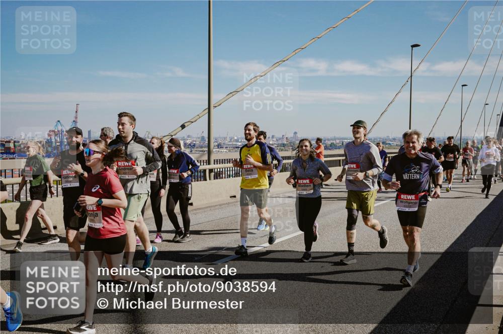 03.10.2025 - Köhlbrandbrückenlauf Michael Burmester http://msf.ph/oto/9038594 03.10.2025 12:31:21 Position 1 4917, 5781 meine-sportfotos.de