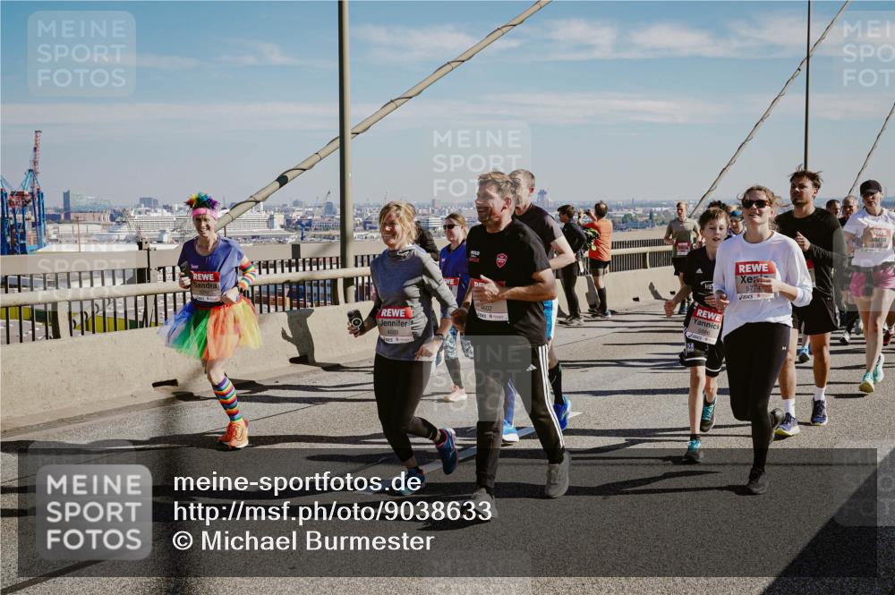 03.10.2025 - Köhlbrandbrückenlauf Michael Burmester http://msf.ph/oto/9038633 03.10.2025 12:31:24 Position 1 4602, 5774, 4768 meine-sportfotos.de
