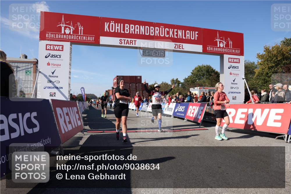 03.10.2025 - Köhlbrandbrückenlauf Lena Gebhardt http://msf.ph/oto/9038634 03.10.2025 13:16:06 Ziel 4311, 4423, 4495, 4548, 4644, 4805, 4833, 5022, 5023, 5068, 5217, 5336, 5867, 5868, 6270, 6271, 6507, 6712 meine-sportfotos.de