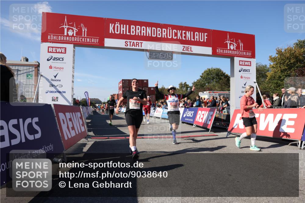 03.10.2025 - Köhlbrandbrückenlauf Lena Gebhardt http://msf.ph/oto/9038640 03.10.2025 13:16:07 Ziel 4311, 4423, 4495, 4548, 4644, 4805, 5022, 5023, 5068, 5217, 5336, 5684, 5867, 5868, 6270, 6271, 6712 meine-sportfotos.de