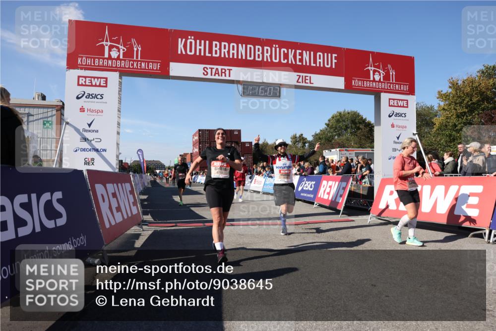 03.10.2025 - Köhlbrandbrückenlauf Lena Gebhardt http://msf.ph/oto/9038645 03.10.2025 13:16:07 Ziel 4311, 4423, 4495, 4548, 4644, 4805, 5022, 5023, 5068, 5217, 5336, 5684, 5867, 5868, 6270, 6271, 6712 meine-sportfotos.de