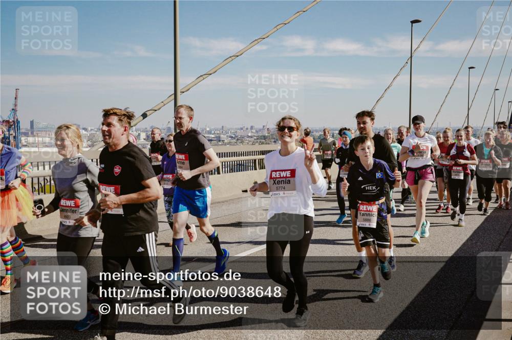 03.10.2025 - Köhlbrandbrückenlauf Michael Burmester http://msf.ph/oto/9038648 03.10.2025 12:31:25 Position 1 4603, 6013, 5774, 5886 meine-sportfotos.de
