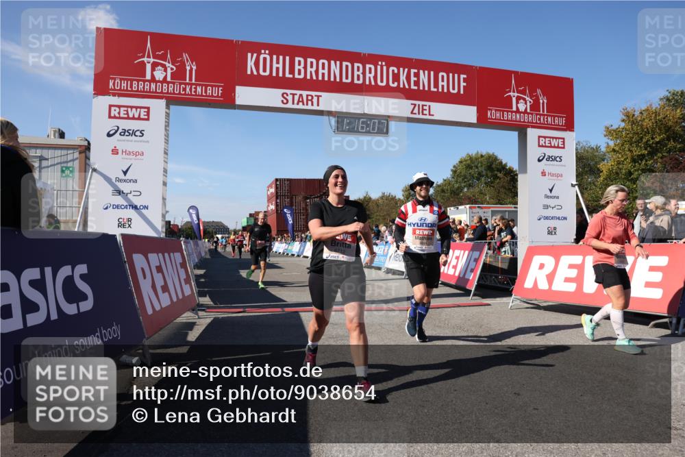 03.10.2025 - Köhlbrandbrückenlauf Lena Gebhardt http://msf.ph/oto/9038654 03.10.2025 13:16:07 Ziel 4311, 4423, 4495, 4548, 4644, 4805, 5022, 5023, 5068, 5217, 5336, 5684, 5867, 5868, 6270, 6271, 6712 meine-sportfotos.de