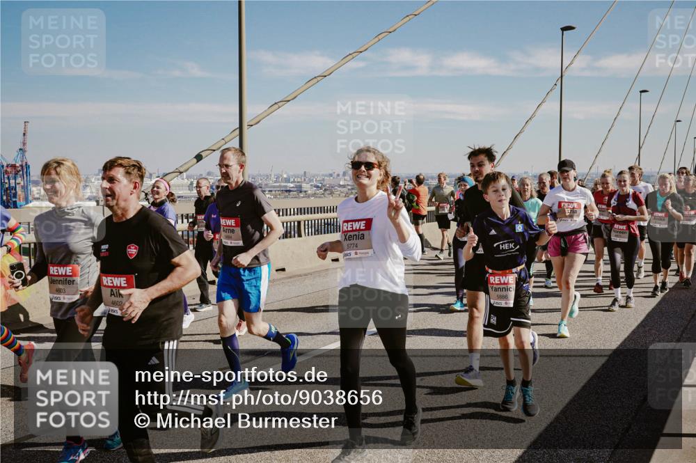 03.10.2025 - Köhlbrandbrückenlauf Michael Burmester http://msf.ph/oto/9038656 03.10.2025 12:31:25 Position 1 4603, 4602, 5774, 5886, 4971 meine-sportfotos.de