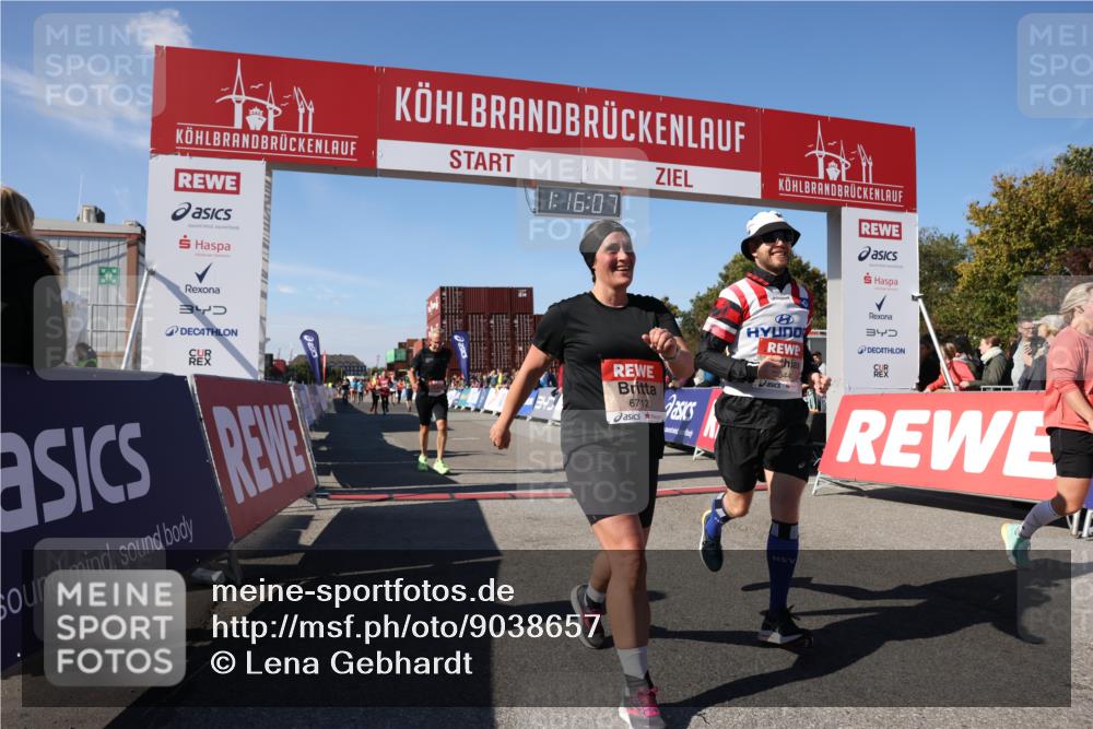03.10.2025 - Köhlbrandbrückenlauf Lena Gebhardt http://msf.ph/oto/9038657 03.10.2025 13:16:08 Ziel 4311, 4423, 4495, 4548, 4644, 4696, 4805, 5022, 5023, 5068, 5217, 5336, 5684, 5867, 5868, 6270, 6271, 6712 meine-sportfotos.de