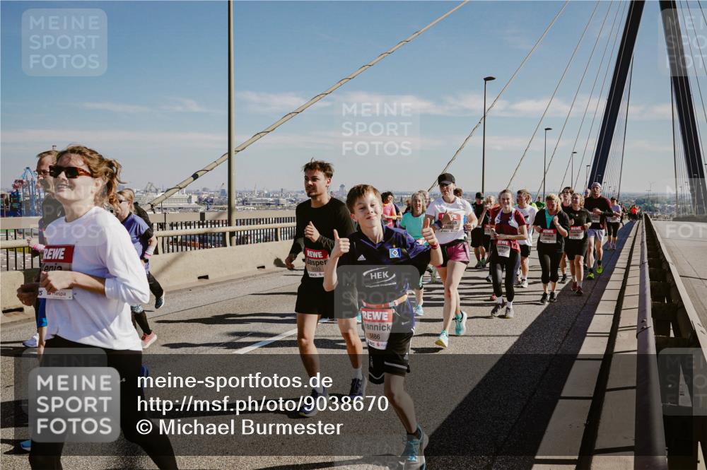 03.10.2025 - Köhlbrandbrückenlauf Michael Burmester http://msf.ph/oto/9038670 03.10.2025 12:31:26 Position 1 5033, 19, 5886, 4786 meine-sportfotos.de