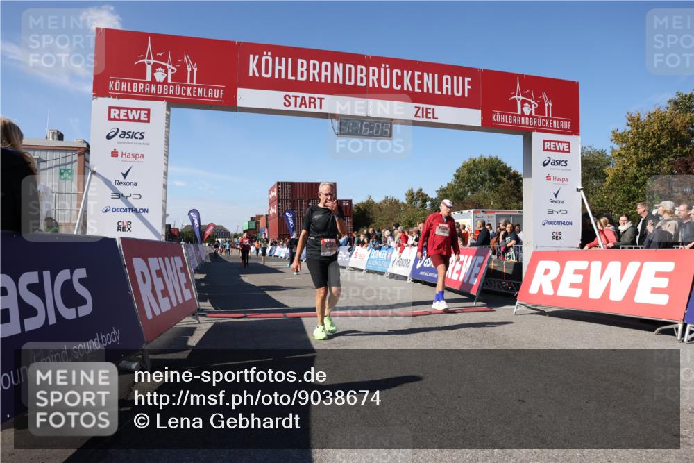 03.10.2025 - Köhlbrandbrückenlauf Lena Gebhardt http://msf.ph/oto/9038674 03.10.2025 13:16:09 Ziel 4311, 4423, 4495, 4644, 4696, 5022, 5023, 5068, 5217, 5336, 5684, 5806, 6270, 6271, 6712 meine-sportfotos.de