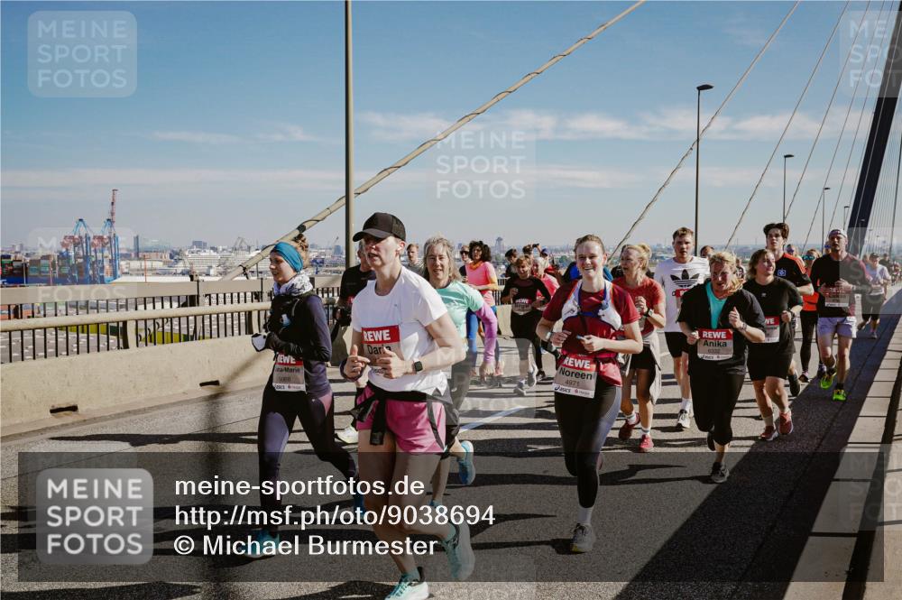 03.10.2025 - Köhlbrandbrückenlauf Michael Burmester http://msf.ph/oto/9038694 03.10.2025 12:31:27 Position 1 5068, 4971 meine-sportfotos.de