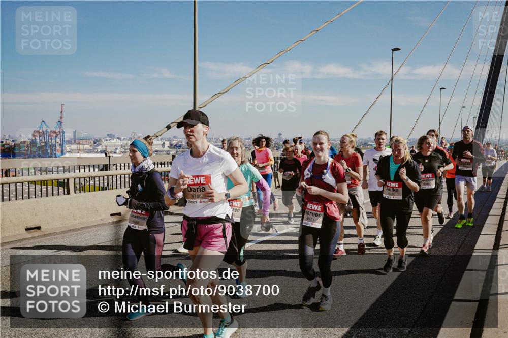 03.10.2025 - Köhlbrandbrückenlauf Michael Burmester http://msf.ph/oto/9038700 03.10.2025 12:31:27 Position 1 2, 5068, 1444, 4786, 4971, 6332 meine-sportfotos.de