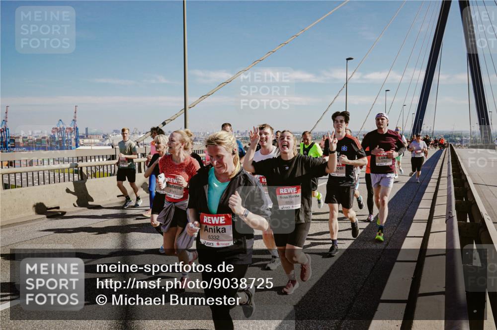 03.10.2025 - Köhlbrandbrückenlauf Michael Burmester http://msf.ph/oto/9038725 03.10.2025 12:31:29 Position 1 5141, 6332, 6596 meine-sportfotos.de