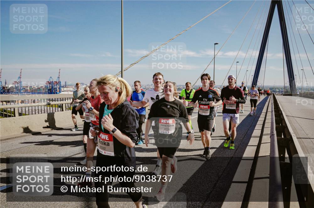 03.10.2025 - Köhlbrandbrückenlauf Michael Burmester http://msf.ph/oto/9038737 03.10.2025 12:31:29 Position 1 6332, 6596, 5761 meine-sportfotos.de