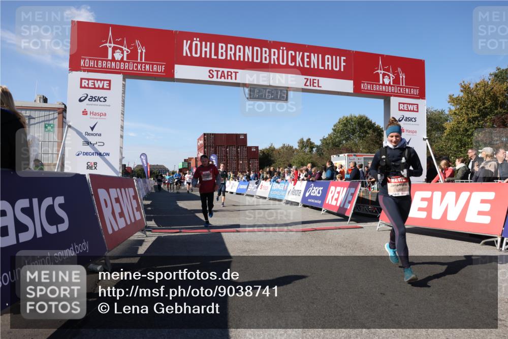 03.10.2025 - Köhlbrandbrückenlauf Lena Gebhardt http://msf.ph/oto/9038741 03.10.2025 13:16:14 Ziel 4311, 4347, 4423, 4563, 4644, 4696, 4928, 5032, 5068, 5336, 5684, 5806, 5836, 6712 meine-sportfotos.de