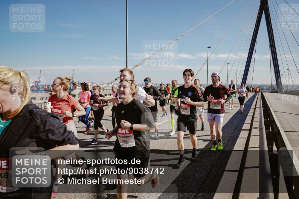 03.10.2025 - Köhlbrandbrückenlauf Michael Burmester http://msf.ph/oto/9038742 03.10.2025 12:31:29 Position 1 6596 meine-sportfotos.de