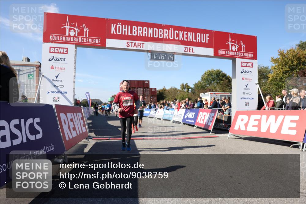 03.10.2025 - Köhlbrandbrückenlauf Lena Gebhardt http://msf.ph/oto/9038759 03.10.2025 13:16:15 Ziel 4311, 4317, 4347, 4563, 4644, 4696, 4928, 5032, 5068, 5336, 5684, 5806, 5836, 6712, 6771 meine-sportfotos.de