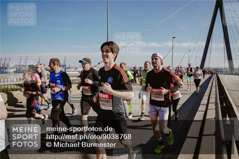 03.10.2025 - Köhlbrandbrückenlauf Michael Burmester http://msf.ph/oto/9038768 03.10.2025 12:31:30 Position 1 5761, 5760 meine-sportfotos.de