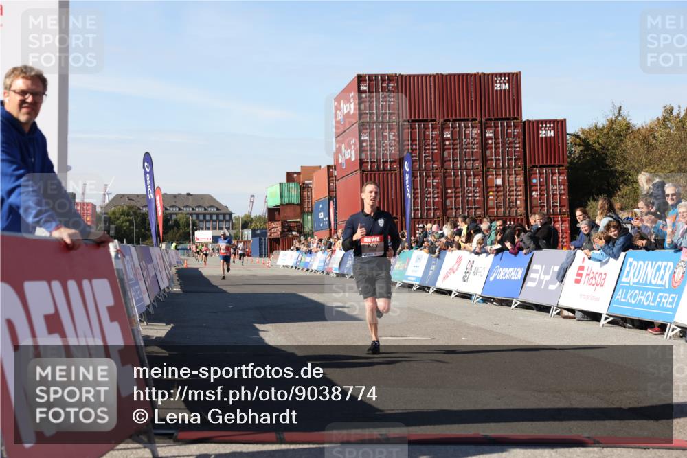 03.10.2025 - Köhlbrandbrückenlauf Lena Gebhardt http://msf.ph/oto/9038774 03.10.2025 12:54:17 Ziel 4598 meine-sportfotos.de