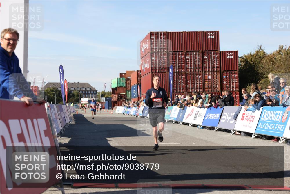 03.10.2025 - Köhlbrandbrückenlauf Lena Gebhardt http://msf.ph/oto/9038779 03.10.2025 12:54:17 Ziel 4598 meine-sportfotos.de