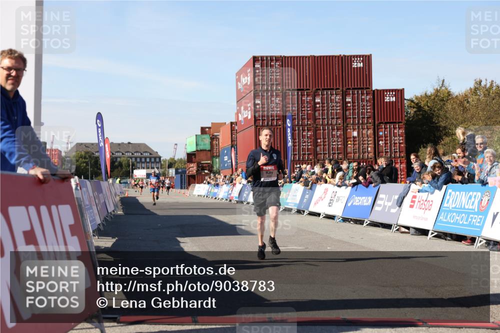 03.10.2025 - Köhlbrandbrückenlauf Lena Gebhardt http://msf.ph/oto/9038783 03.10.2025 12:54:17 Ziel 4598 meine-sportfotos.de