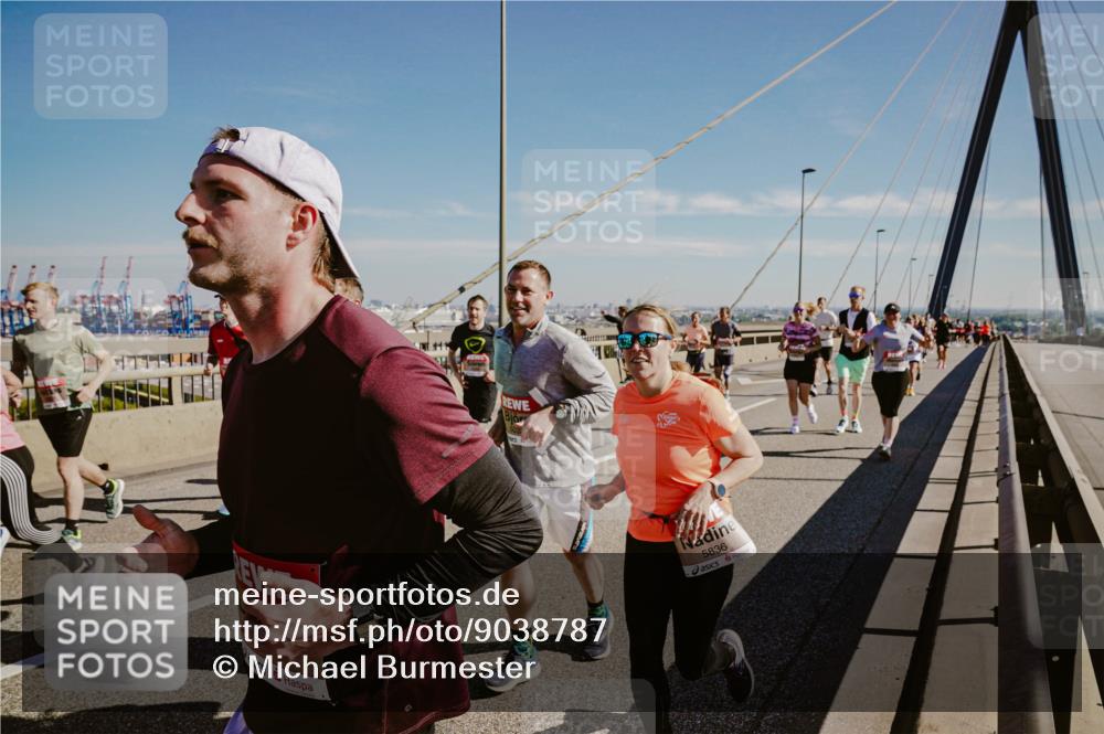 03.10.2025 - Köhlbrandbrückenlauf Michael Burmester http://msf.ph/oto/9038787 03.10.2025 12:31:31 Position 1 5836 meine-sportfotos.de