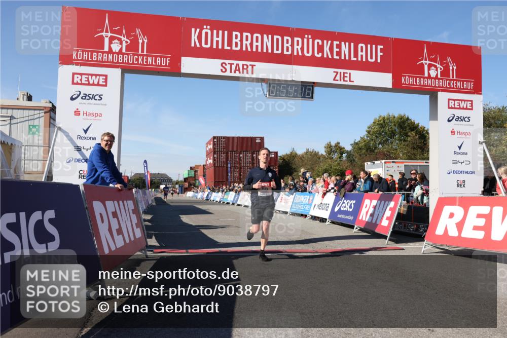03.10.2025 - Köhlbrandbrückenlauf Lena Gebhardt http://msf.ph/oto/9038797 03.10.2025 12:54:19 Ziel 4598 meine-sportfotos.de