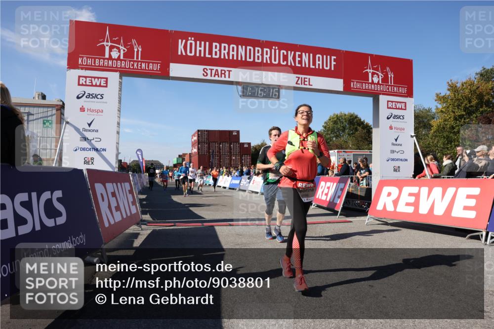 03.10.2025 - Köhlbrandbrückenlauf Lena Gebhardt http://msf.ph/oto/9038801 03.10.2025 13:16:16 Ziel 4144, 4311, 4317, 4347, 4563, 4696, 4928, 5032, 5068, 5336, 5684, 5806, 5836, 6771 meine-sportfotos.de