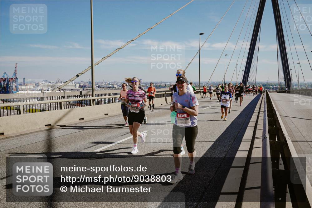 03.10.2025 - Köhlbrandbrückenlauf Michael Burmester http://msf.ph/oto/9038803 03.10.2025 12:31:32 Position 1 6300 meine-sportfotos.de