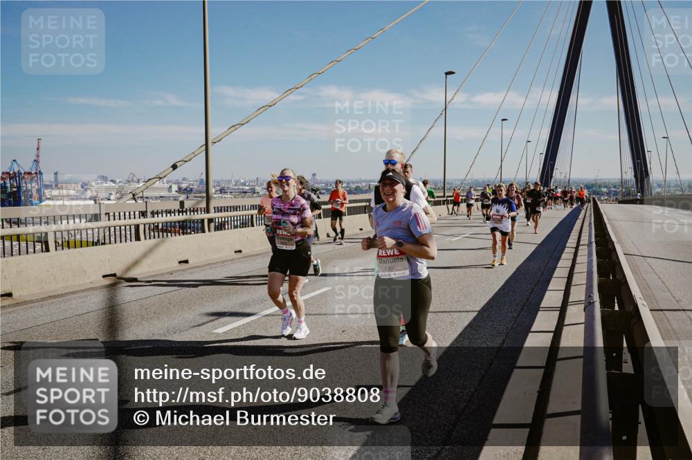 03.10.2025 - Köhlbrandbrückenlauf Michael Burmester http://msf.ph/oto/9038808 03.10.2025 12:31:33 Position 1 6300 meine-sportfotos.de