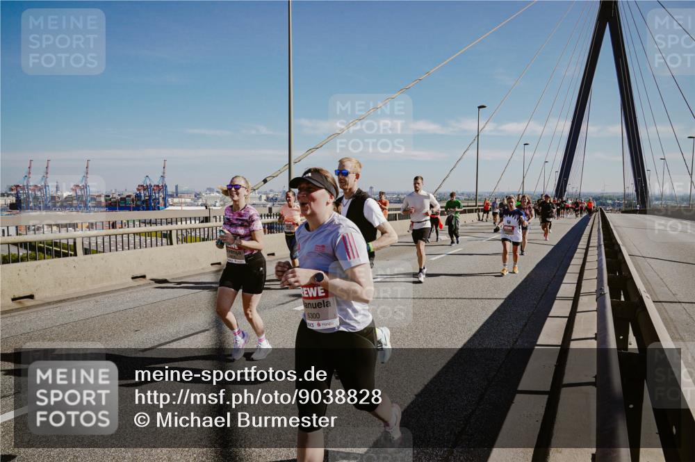 03.10.2025 - Köhlbrandbrückenlauf Michael Burmester http://msf.ph/oto/9038828 03.10.2025 12:31:33 Position 1 6300 meine-sportfotos.de