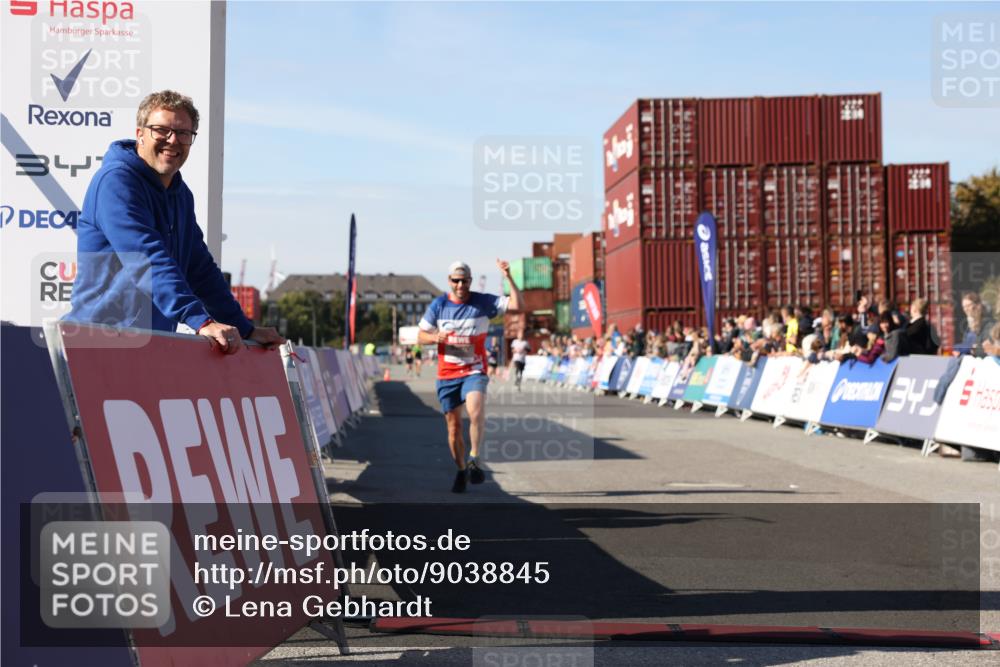03.10.2025 - Köhlbrandbrückenlauf Lena Gebhardt http://msf.ph/oto/9038845 03.10.2025 12:54:25 Ziel 4023, 4598 meine-sportfotos.de