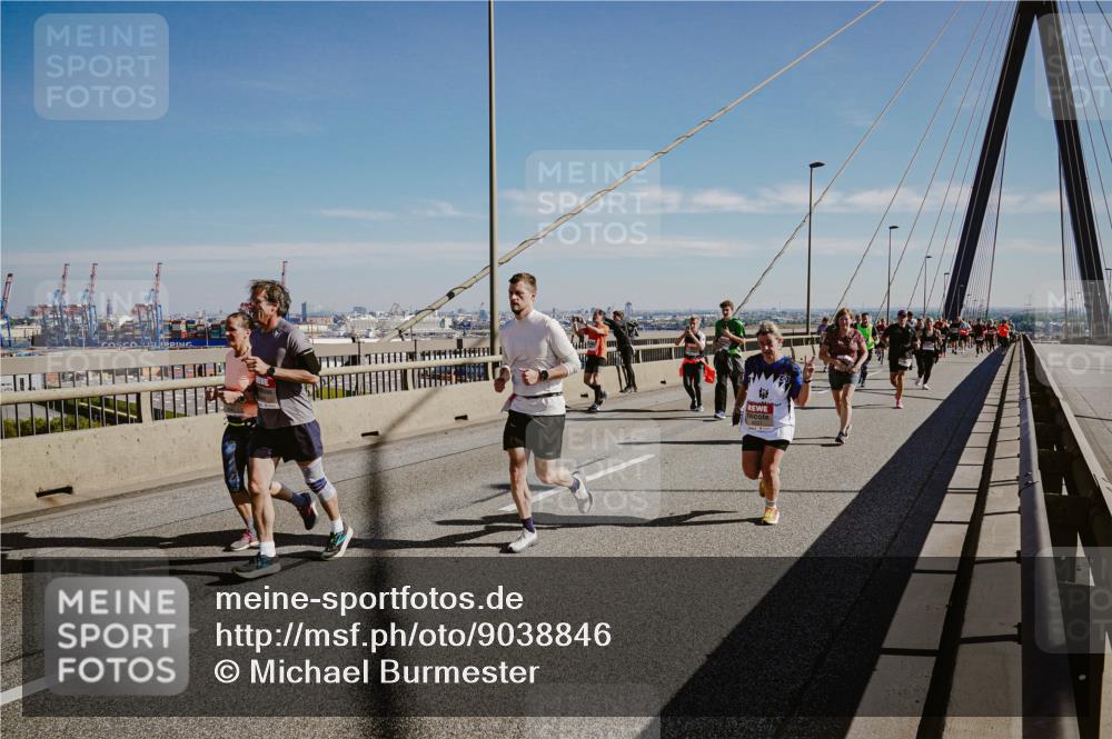 03.10.2025 - Köhlbrandbrückenlauf Michael Burmester http://msf.ph/oto/9038846 03.10.2025 12:31:35 Position 1  meine-sportfotos.de