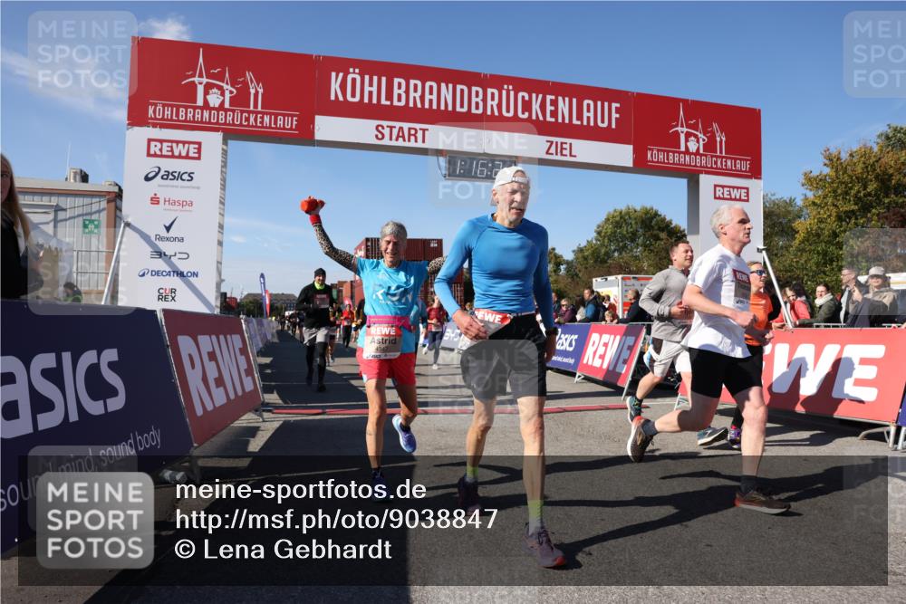 03.10.2025 - Köhlbrandbrückenlauf Lena Gebhardt http://msf.ph/oto/9038847 03.10.2025 13:16:22 Ziel 4144, 4146, 4317, 4347, 4414, 4563, 4586, 4696, 4928, 4952, 5032, 5498, 5684, 5806, 5836, 5983, 6761, 6771 meine-sportfotos.de