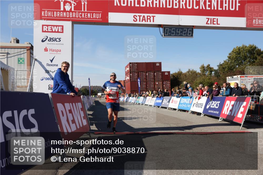 03.10.2025 - Köhlbrandbrückenlauf Lena Gebhardt http://msf.ph/oto/9038870 03.10.2025 12:54:26 Ziel 4023, 4060, 4598 meine-sportfotos.de