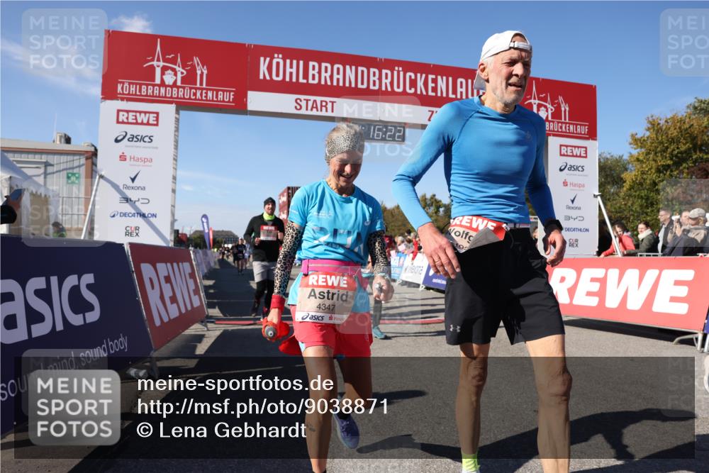 03.10.2025 - Köhlbrandbrückenlauf Lena Gebhardt http://msf.ph/oto/9038871 03.10.2025 13:16:23 Ziel 4144, 4146, 4317, 4347, 4414, 4563, 4586, 4696, 4928, 4952, 5032, 5498, 5684, 5806, 5815, 5836, 5983, 6761, 6771 meine-sportfotos.de