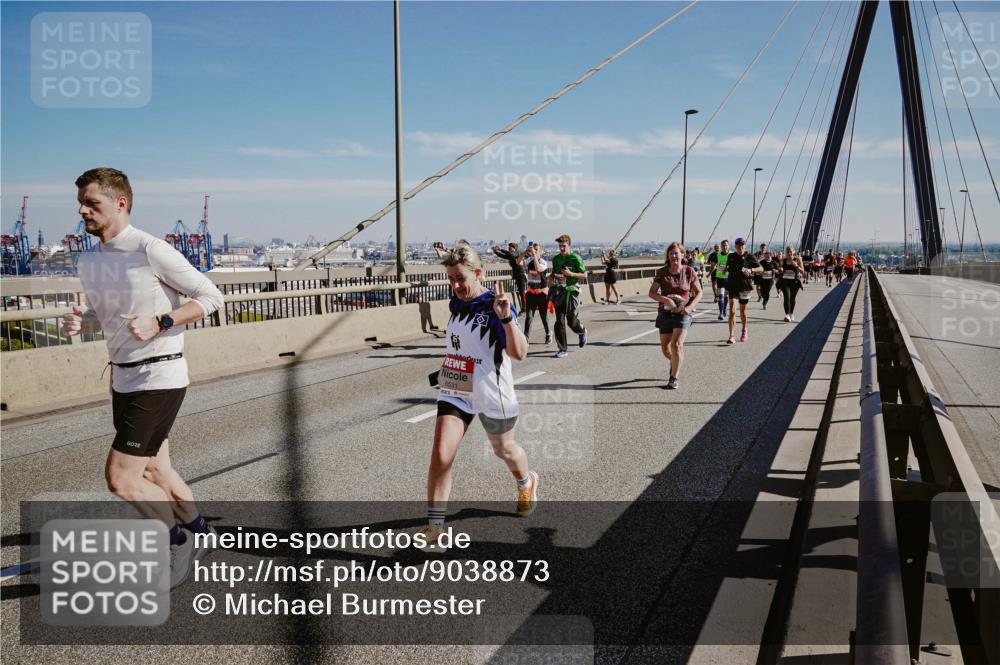 03.10.2025 - Köhlbrandbrückenlauf Michael Burmester http://msf.ph/oto/9038873 03.10.2025 12:31:35 Position 1 6531 meine-sportfotos.de