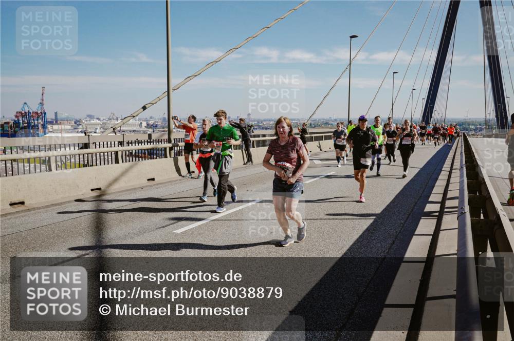03.10.2025 - Köhlbrandbrückenlauf Michael Burmester http://msf.ph/oto/9038879 03.10.2025 12:31:37 Position 1  meine-sportfotos.de