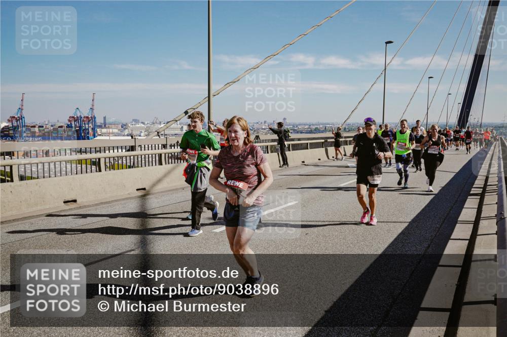 03.10.2025 - Köhlbrandbrückenlauf Michael Burmester http://msf.ph/oto/9038896 03.10.2025 12:31:37 Position 1  meine-sportfotos.de