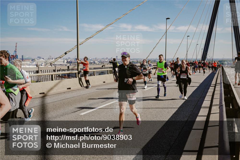 03.10.2025 - Köhlbrandbrückenlauf Michael Burmester http://msf.ph/oto/9038903 03.10.2025 12:31:38 Position 1 200, 4958 meine-sportfotos.de