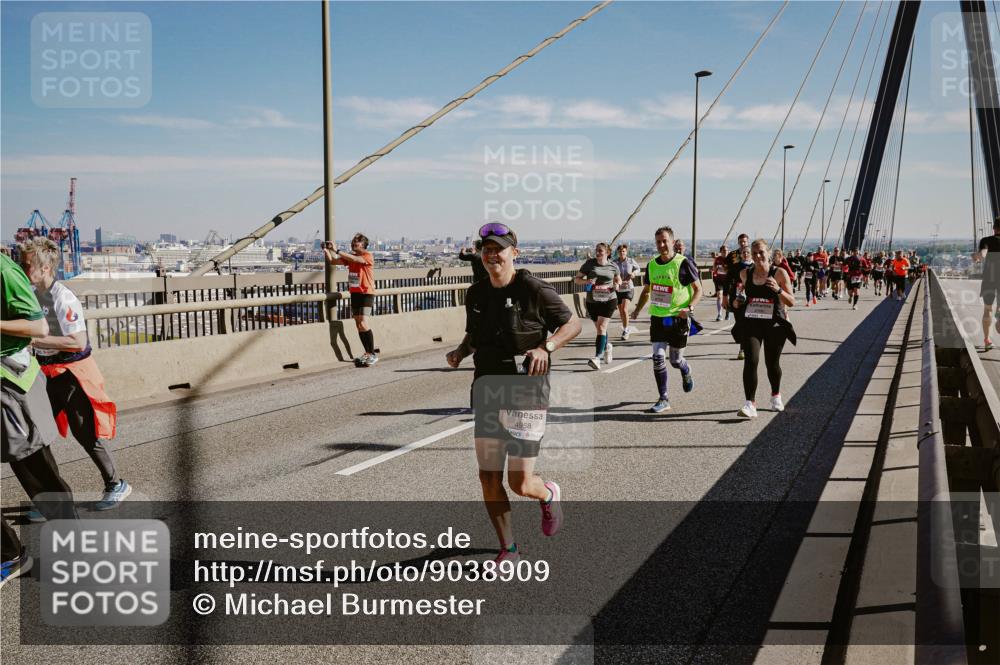 03.10.2025 - Köhlbrandbrückenlauf Michael Burmester http://msf.ph/oto/9038909 03.10.2025 12:31:38 Position 1 4958 meine-sportfotos.de