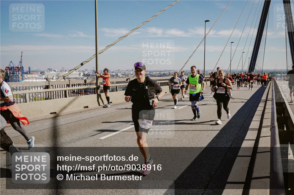 03.10.2025 - Köhlbrandbrückenlauf Michael Burmester http://msf.ph/oto/9038916 03.10.2025 12:31:38 Position 1 4958 meine-sportfotos.de