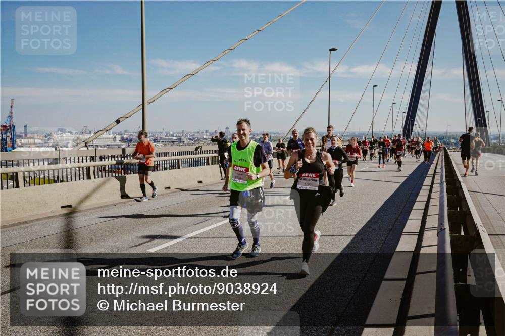 03.10.2025 - Köhlbrandbrückenlauf Michael Burmester http://msf.ph/oto/9038924 03.10.2025 12:31:40 Position 1 4706, 6776 meine-sportfotos.de