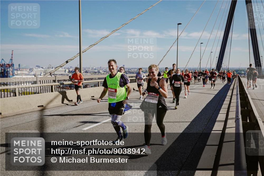 03.10.2025 - Köhlbrandbrückenlauf Michael Burmester http://msf.ph/oto/9038942 03.10.2025 12:31:40 Position 1 6776, 4, 4706 meine-sportfotos.de