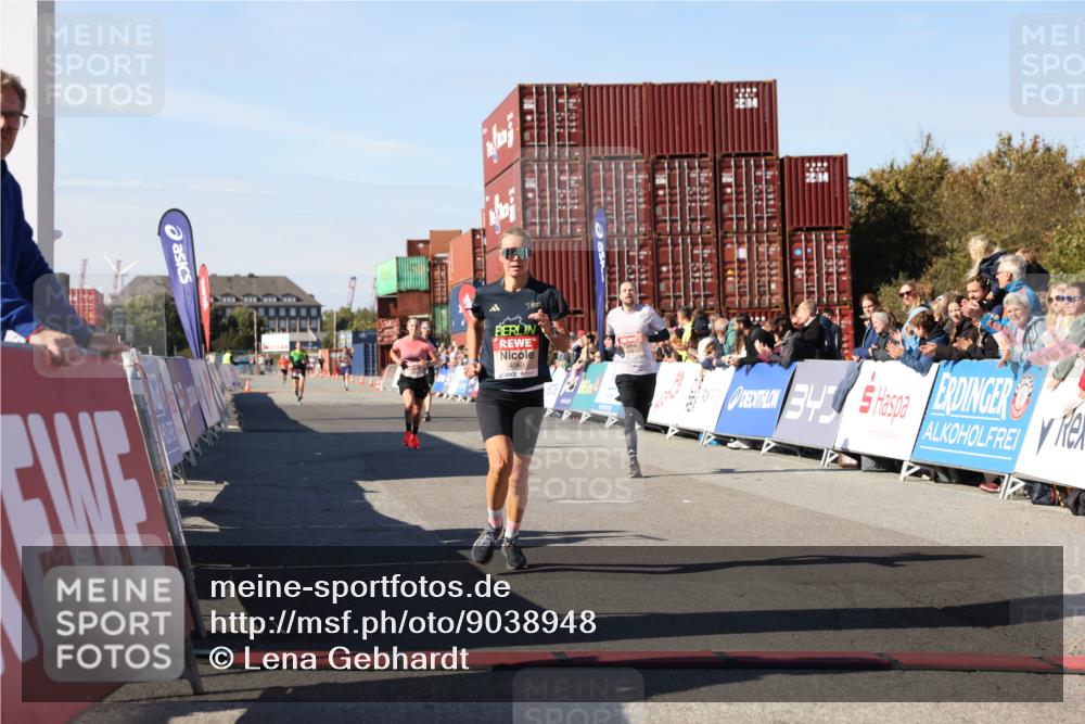 03.10.2025 - Köhlbrandbrückenlauf Lena Gebhardt http://msf.ph/oto/9038948 03.10.2025 12:54:33 Ziel 4023, 4060, 4106, 4209, 6683 meine-sportfotos.de