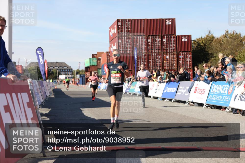 03.10.2025 - Köhlbrandbrückenlauf Lena Gebhardt http://msf.ph/oto/9038952 03.10.2025 12:54:33 Ziel 4023, 4060, 4106, 4209, 6683 meine-sportfotos.de