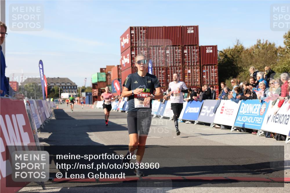03.10.2025 - Köhlbrandbrückenlauf Lena Gebhardt http://msf.ph/oto/9038960 03.10.2025 12:54:33 Ziel 4023, 4060, 4106, 4209, 6683 meine-sportfotos.de
