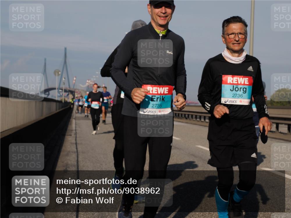 03.10.2025 - Köhlbrandbrückenlauf Fabian Wolf http://msf.ph/oto/9038962 03.10.2025 09:53:14 Position 3 2735, 2736 meine-sportfotos.de