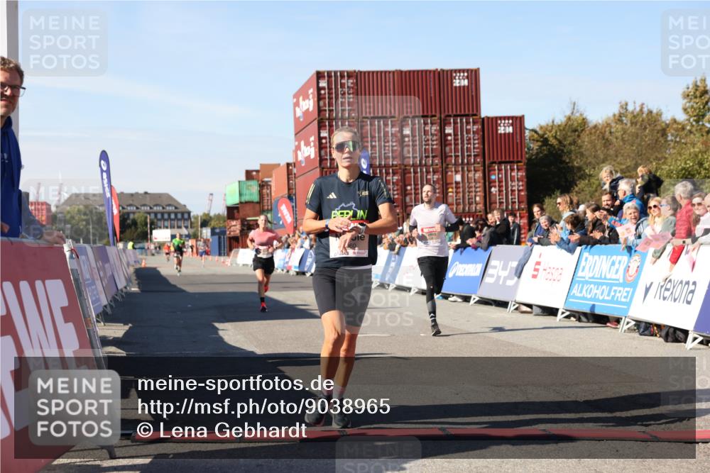 03.10.2025 - Köhlbrandbrückenlauf Lena Gebhardt http://msf.ph/oto/9038965 03.10.2025 12:54:33 Ziel 4023, 4060, 4106, 4209, 6683 meine-sportfotos.de